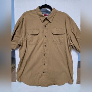 Wrangler Button Up Work Shirt Mens Size XL Khaki or camel colored cotton Comfort